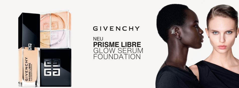 Werbung für Givenchy Prisme Libre Glow Serum Foundation. Links die Foundation-Flasche und ein Puder-Set mit dem Givenchy-Logo, rechts zwei Models mit makelloser Haut in eleganter Pose.